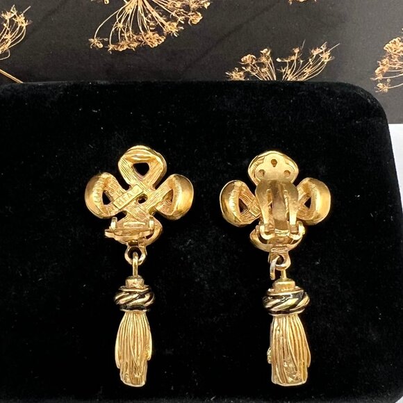 MFA Museum of Fine Arts Chinoiserie Knot Tassel CLIP Earrings - Picture 4 of 5